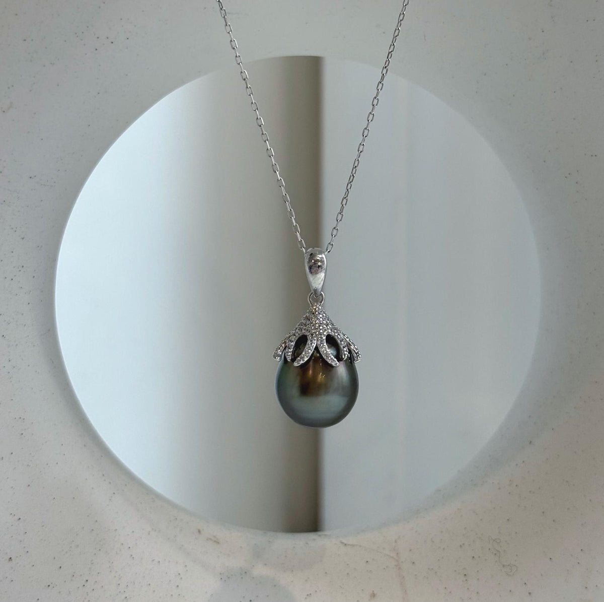 Elly’s 12.6mm Genius Tahitian platinum hunter Ocean Pearl Pendant: Extreme luster mirrored, 2.5cm high, S925 silver pendant.