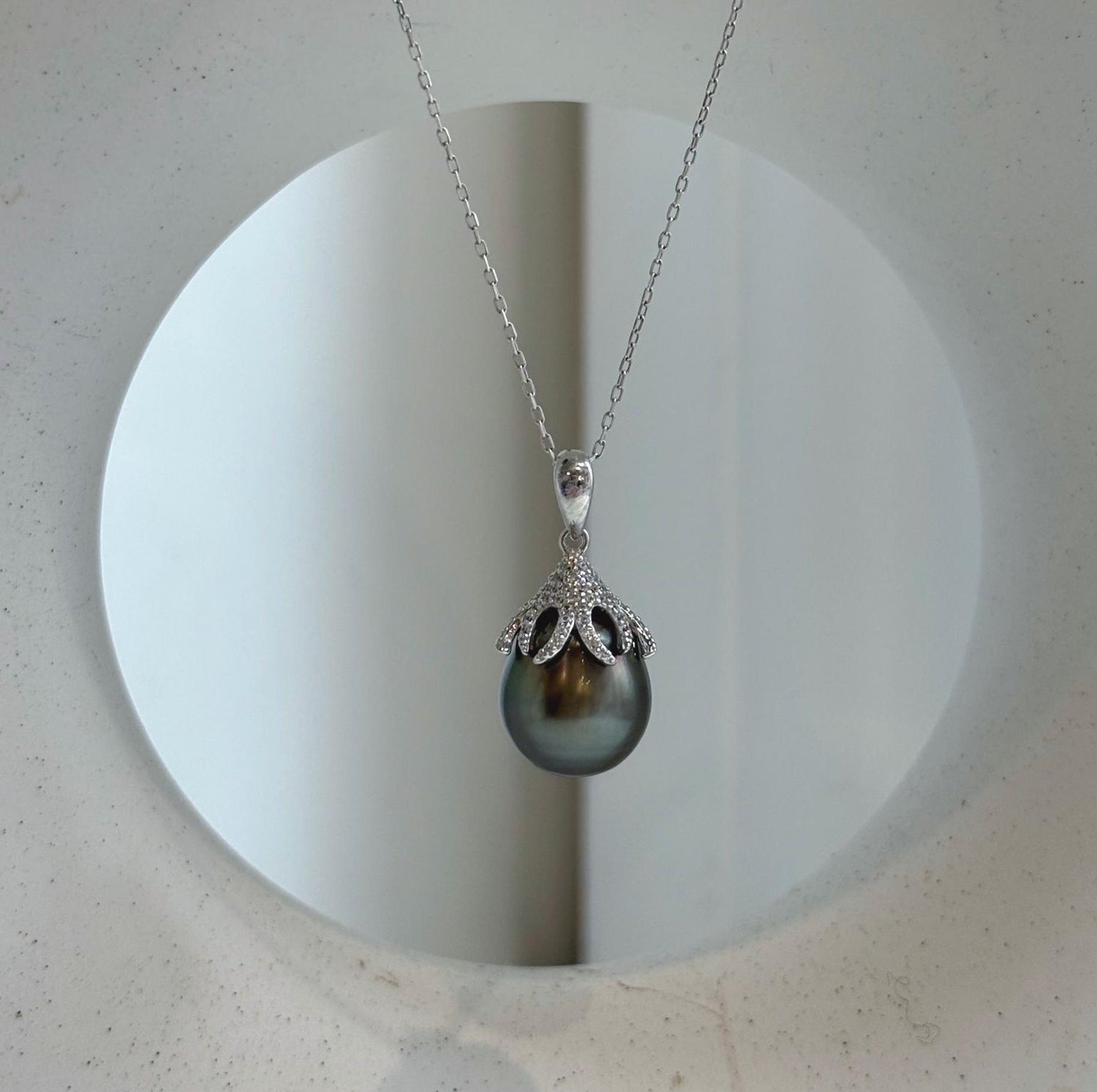 Elly’s 12.6mm Genius Tahitian platinum hunter Ocean Pearl Pendant: Extreme luster mirrored, 2.5cm high, S925 silver pendant.