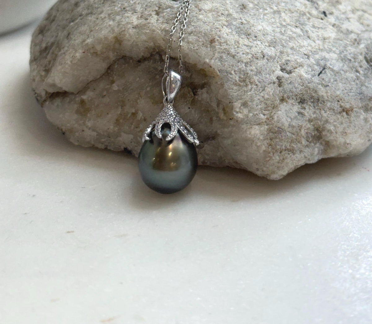 Elly’s 12.6mm Genius Tahitian platinum hunter Ocean Pearl Pendant: Extreme luster mirrored, 2.5cm high, S925 silver pendant.