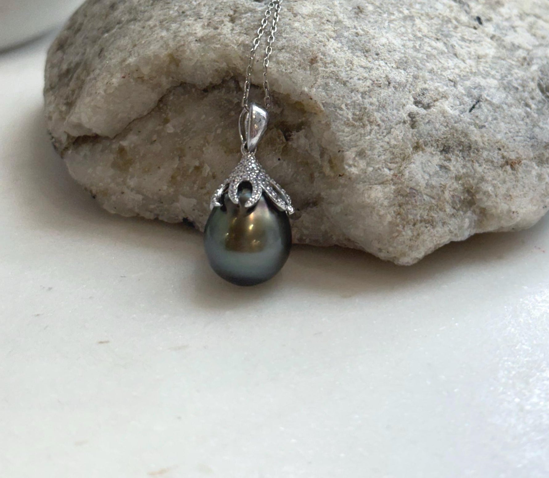 Elly’s 12.6mm Genius Tahitian platinum hunter Ocean Pearl Pendant: Extreme luster mirrored, 2.5cm high, S925 silver pendant.