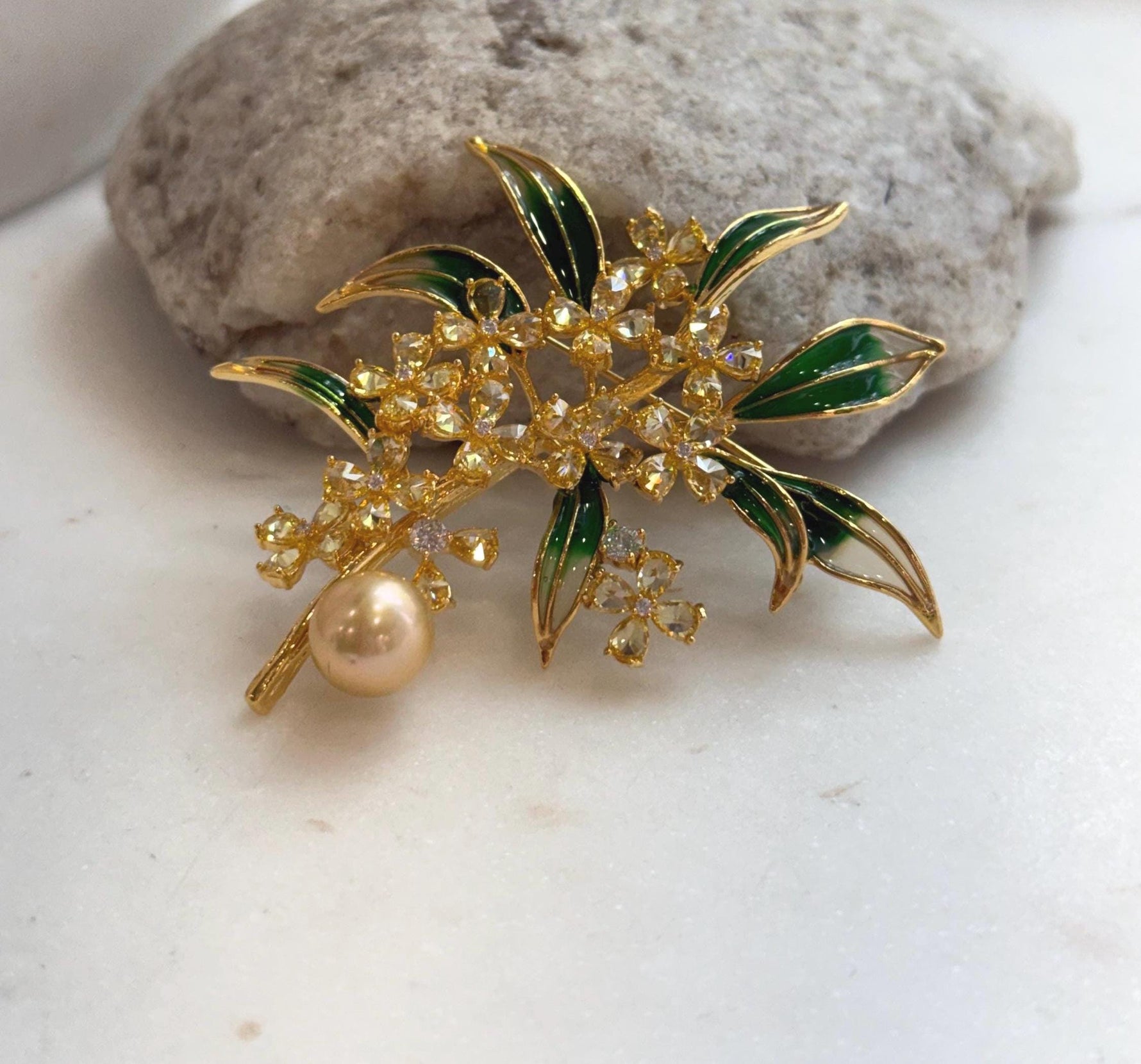 Elly’s 9.4mm Edison golden pearl Osmanthus Floral brooch pendant 2in1: Extreme luster mirrored, 6x6.5cm, no chain.