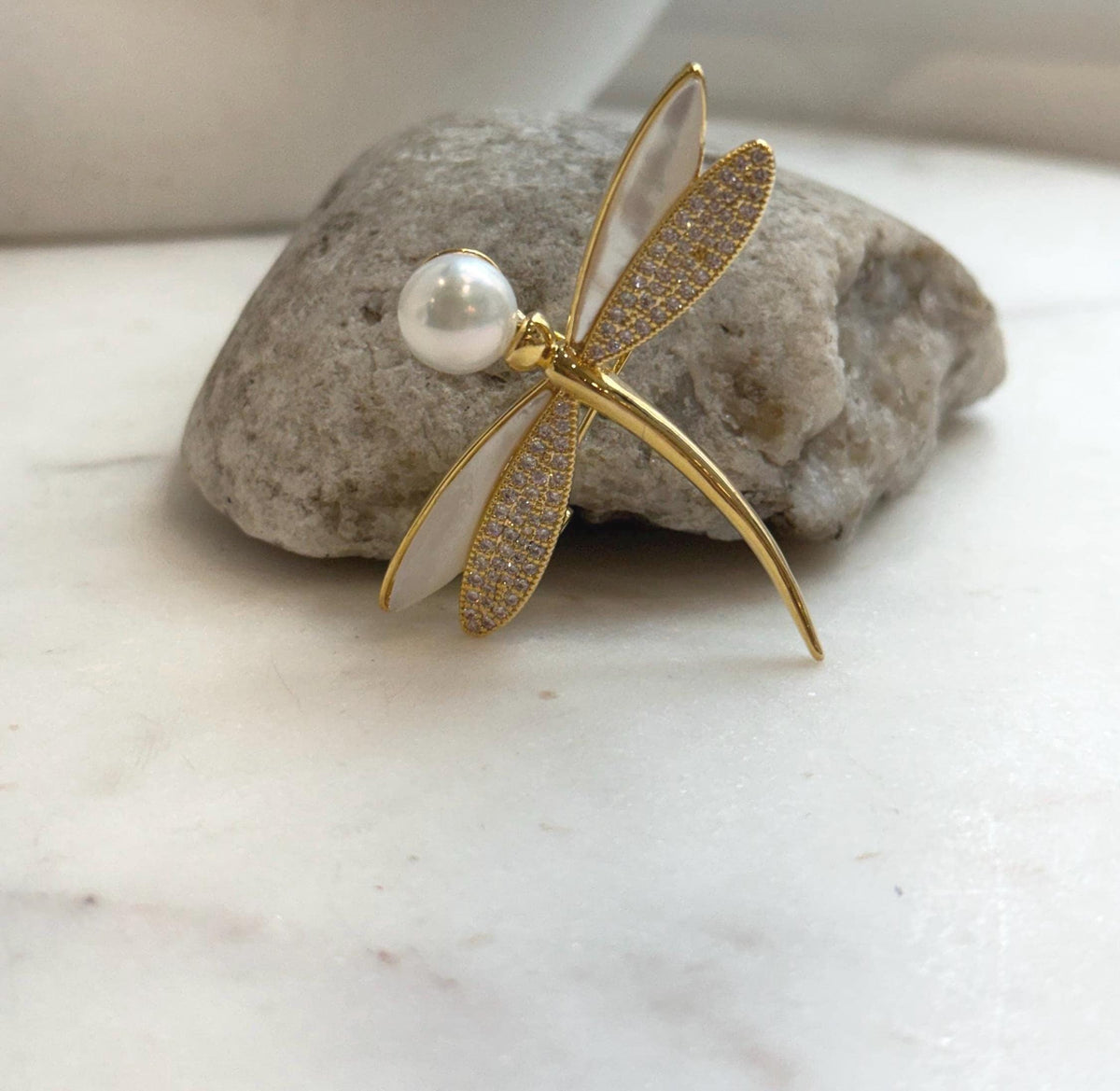 Elly’s 9.9mm white Edison Pearl Dragonfly Brooch pendant 2in1: Extreme luster mirrored pearl cool fancy brooch