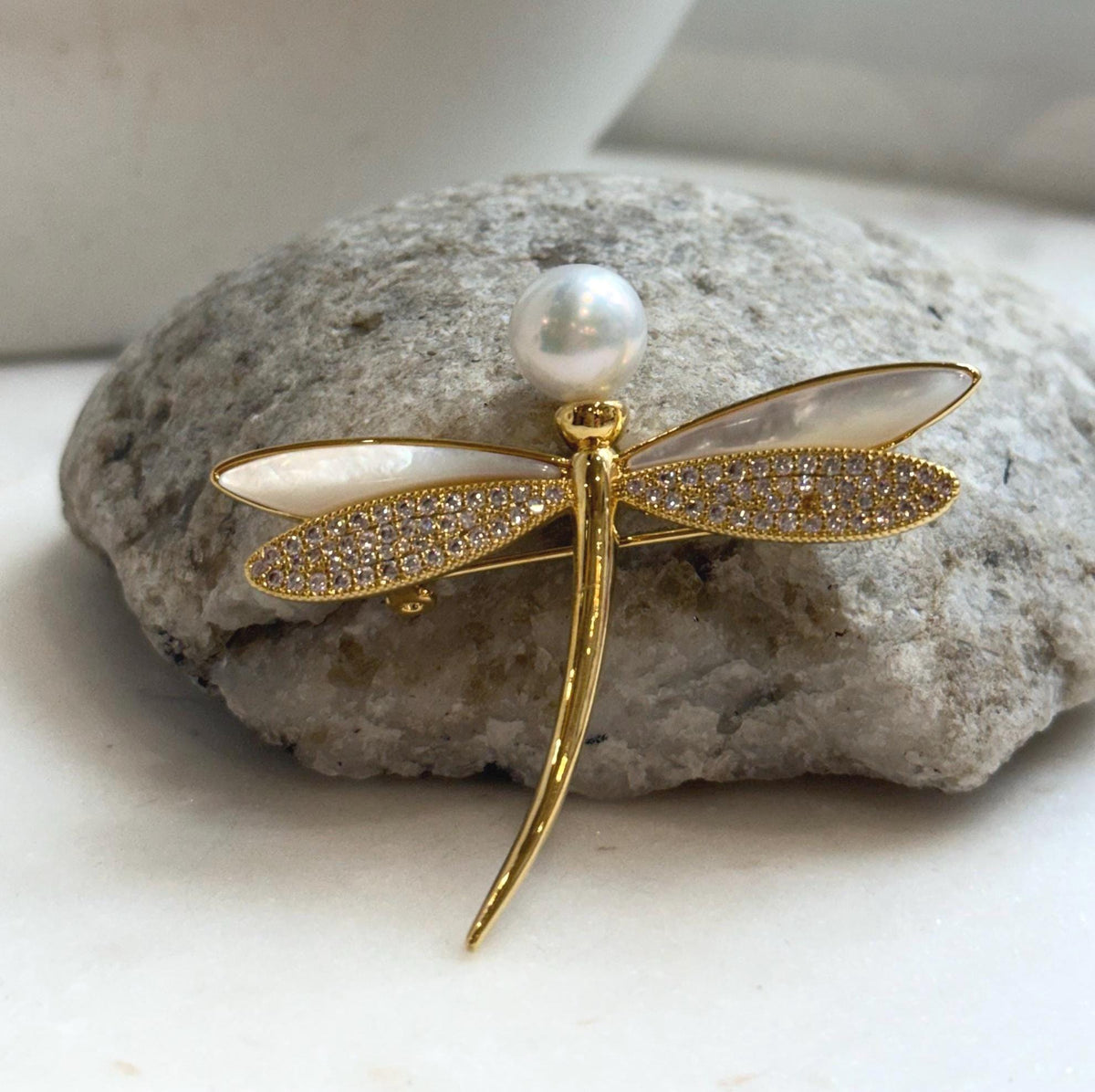 Elly’s 9.9mm white Edison Pearl Dragonfly Brooch pendant 2in1: Extreme luster mirrored pearl cool fancy brooch