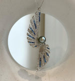 Elly’s 9.5mm Tahitian peacock green Ocean parrot Brooch Pendant 2in1: Extreme Luster mirrored