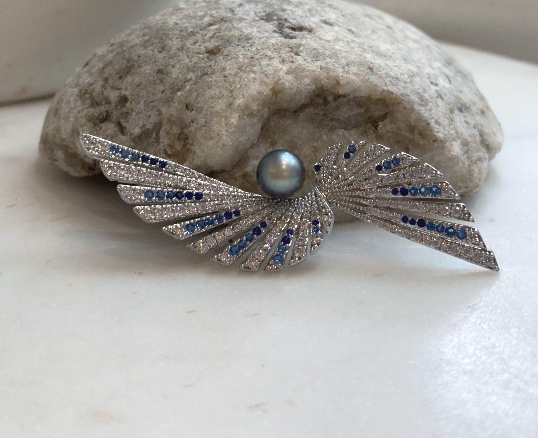 Elly’s 8.5mm Tahitian platinum blue Ocean feather Brooch Pendant 2in1: Extreme Luster mirrored, no chain.