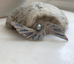 Elly’s 8.5mm Tahitian platinum blue Ocean feather Brooch Pendant 2in1: Extreme Luster mirrored, no chain.