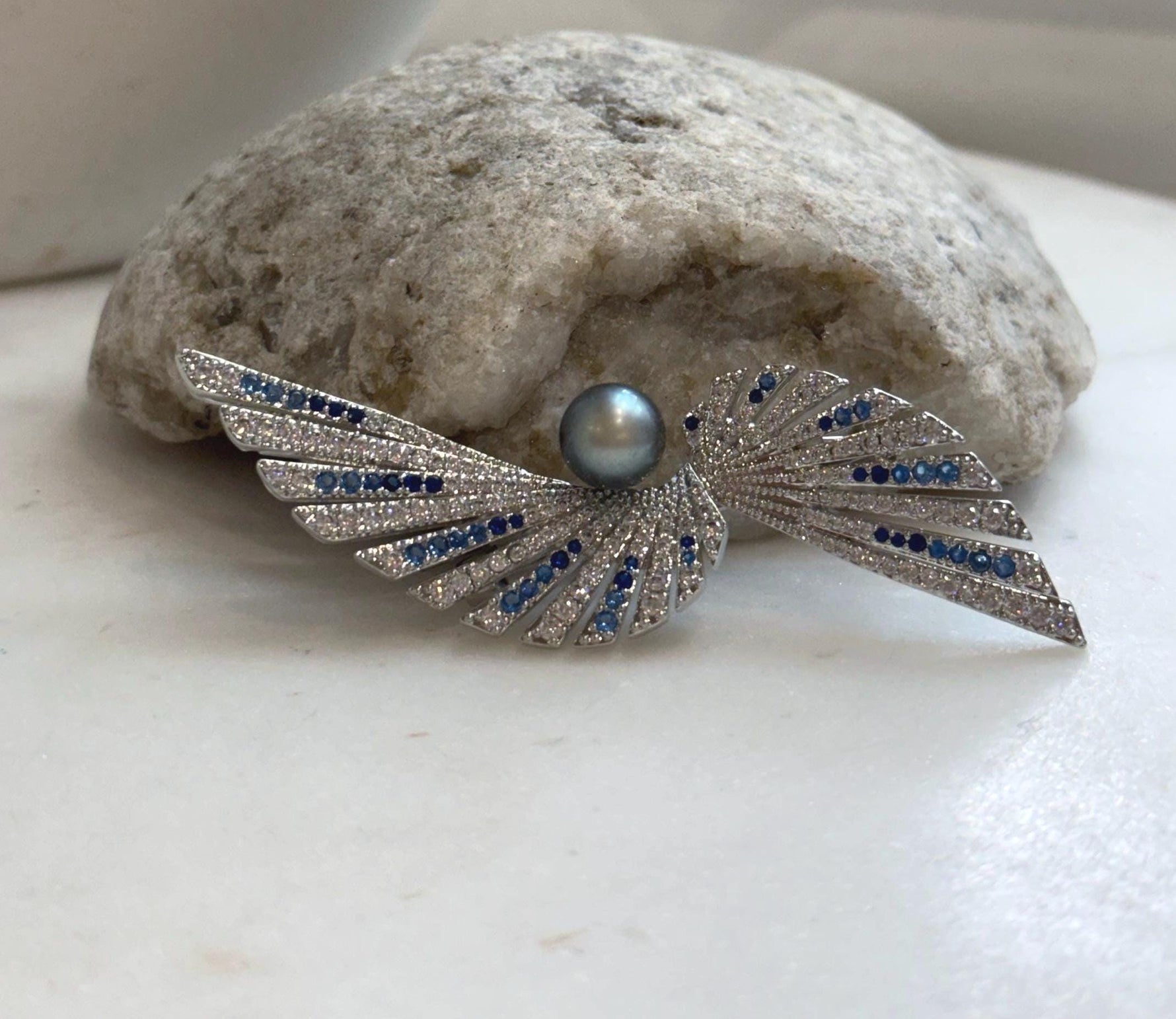 Elly’s 8.5mm Tahitian platinum blue Ocean feather Brooch Pendant 2in1: Extreme Luster mirrored, no chain.
