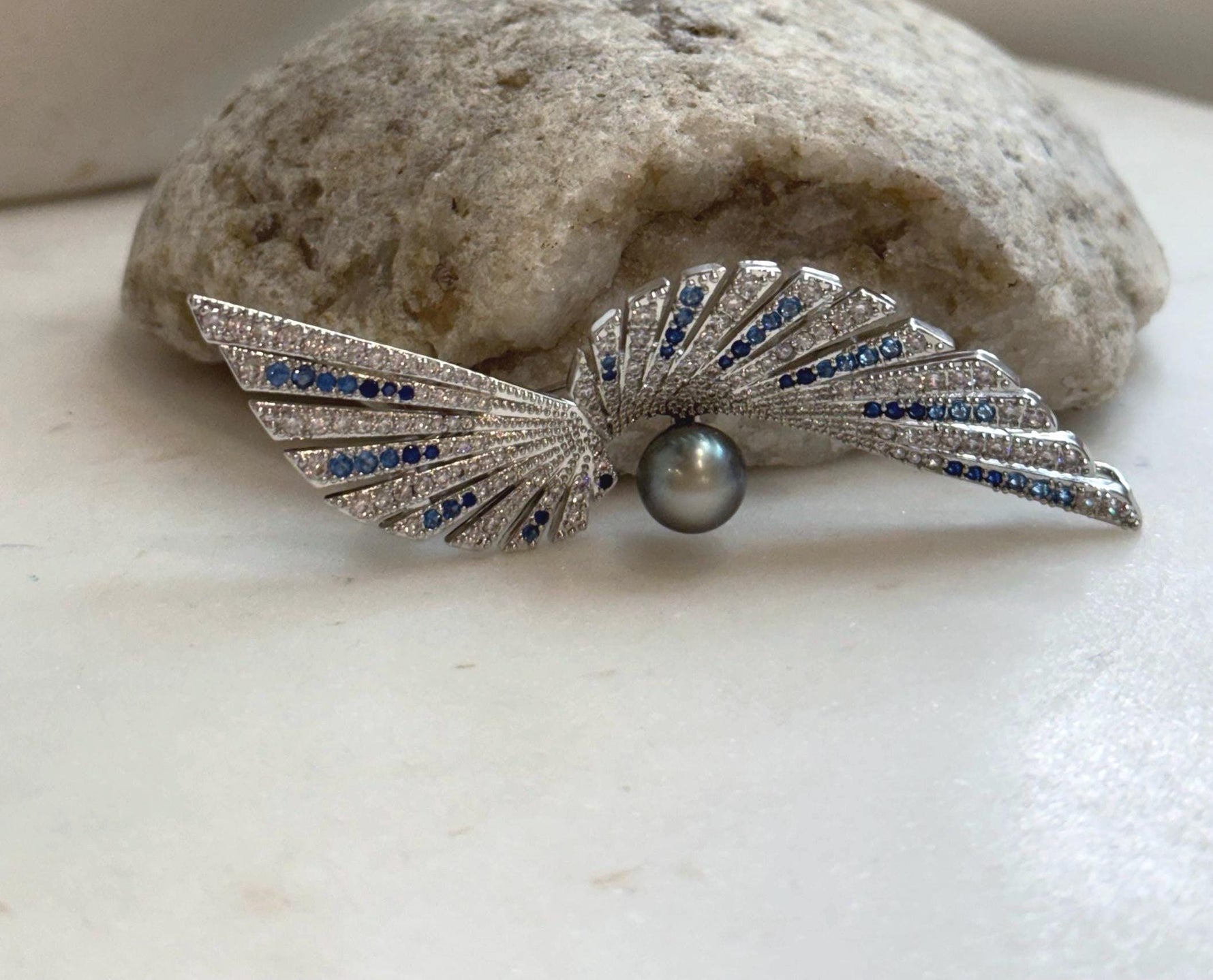 Elly’s 8.5mm Tahitian platinum blue Ocean feather Brooch Pendant 2in1: Extreme Luster mirrored, no chain.