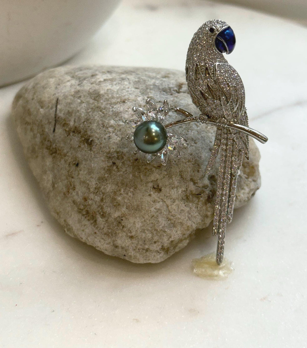 Elly’s 9.5mm Tahitian peacock green Ocean parrot Brooch Pendant 2in1: Extreme Luster mirrored, 4.2x7.3cm, no chain.