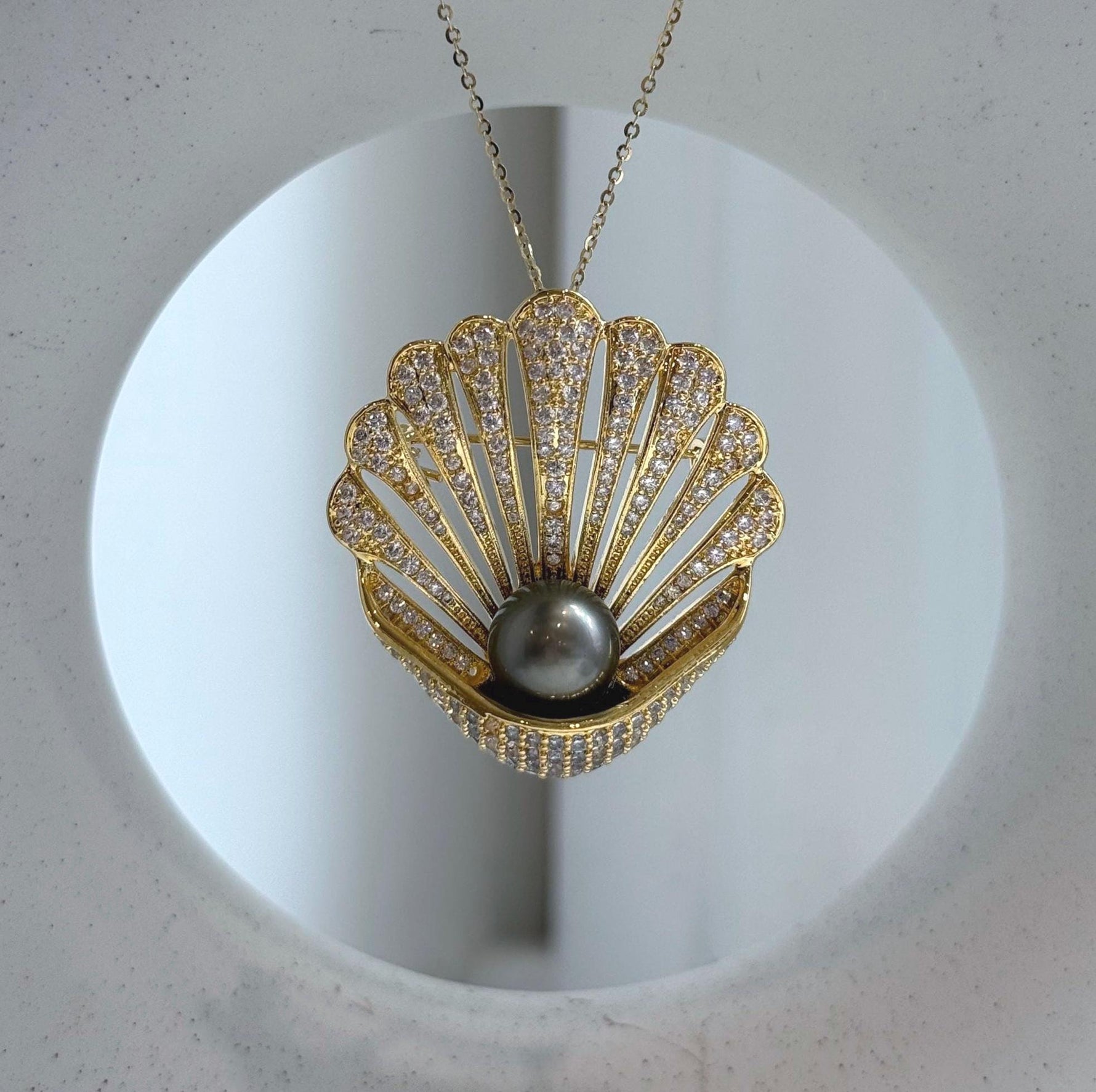 Elly’s 10mm Tahitian pistachio  Avocado Ocean Shell Brooch Pendant 2in1: Extreme Luster mirrored, 3.5x4cm