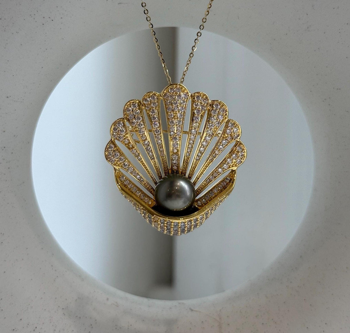 Elly’s 10mm Tahitian pistachio  Avocado Ocean Shell Brooch Pendant 2in1: Extreme Luster mirrored, 3.5x4cm