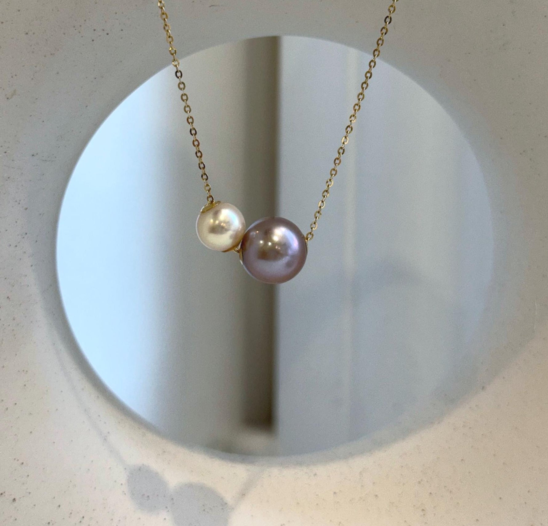 Elly’s Double Au750 18k Gold 7.8-10.7mm Akoya Ocean Edison Pearls Floating pendants:Extreme luster mirrored.