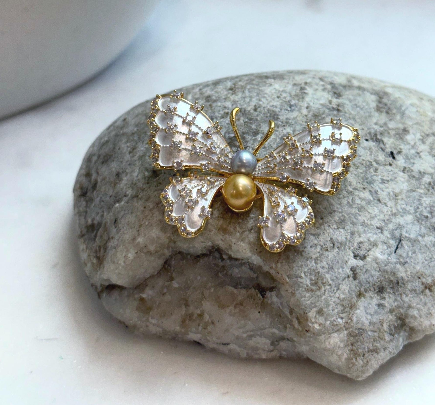 5.2-6.6mm Golden silver Freshwater Pearls butterfly Brooch Pendant 2in1: Extreme luster,4.2x3cm.