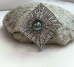 Elly’s peacock green Tahitian ocean Pearl Vintage Brooch Pendant 2in1: Extreme luster, 9.6mm, 3.5x3.8cm.