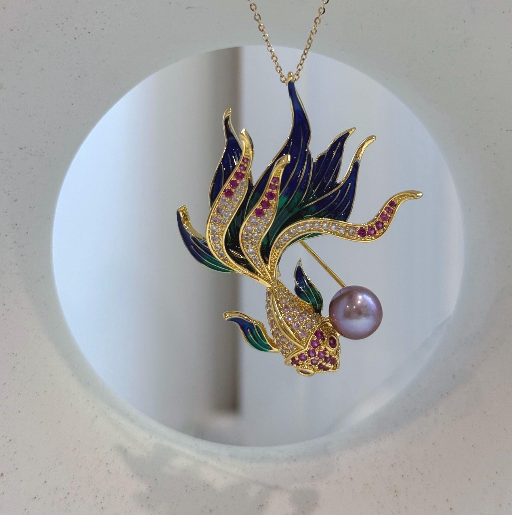Elly’s Mauve Rose Pearl Goldfish Brooch pendant 2in1: Extreme luster mirrored, 9.6mm, 4x5cm, no chain.