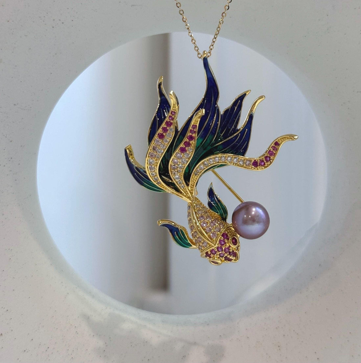 Elly’s Mauve Rose Pearl Goldfish Brooch pendant 2in1: Extreme luster mirrored, 9.6mm, 4x5cm, no chain.