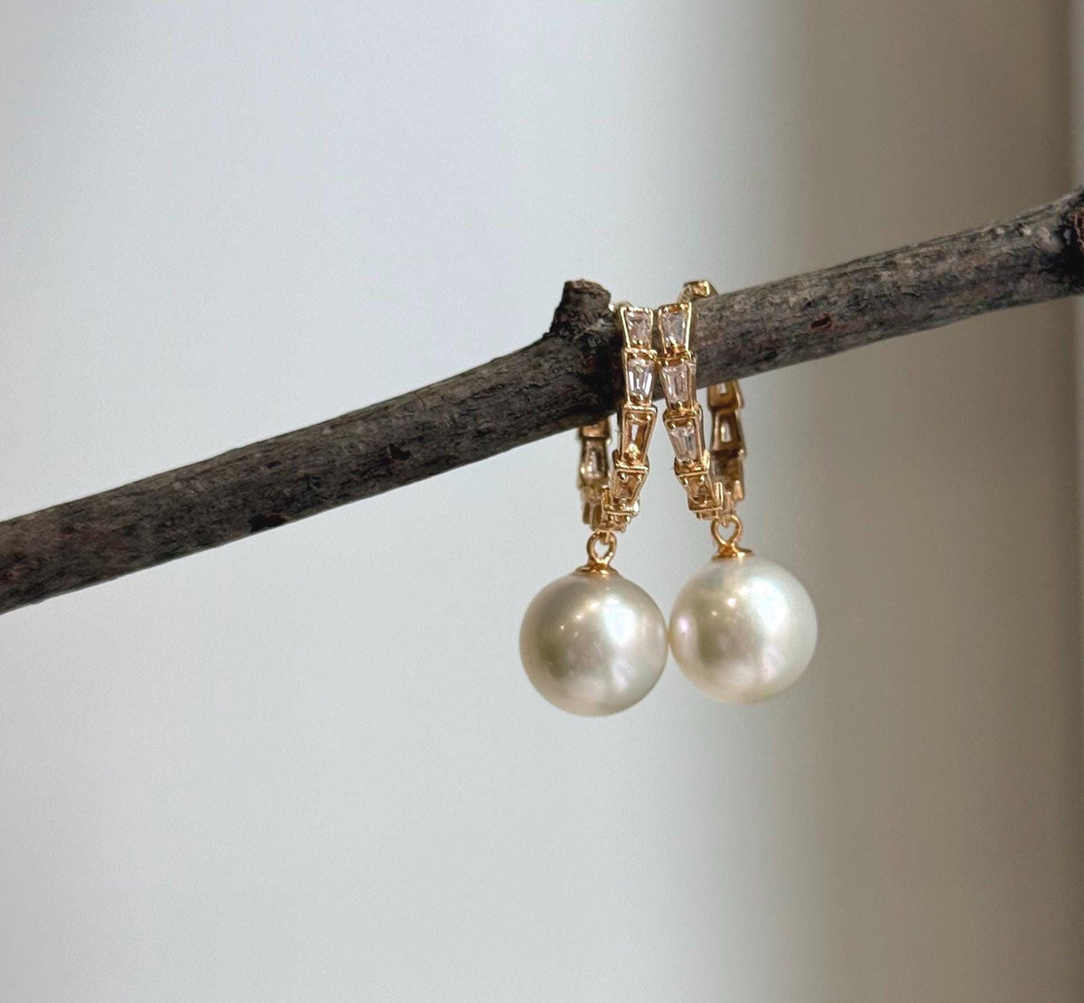 Edison white pearls stering silver earrings hoops