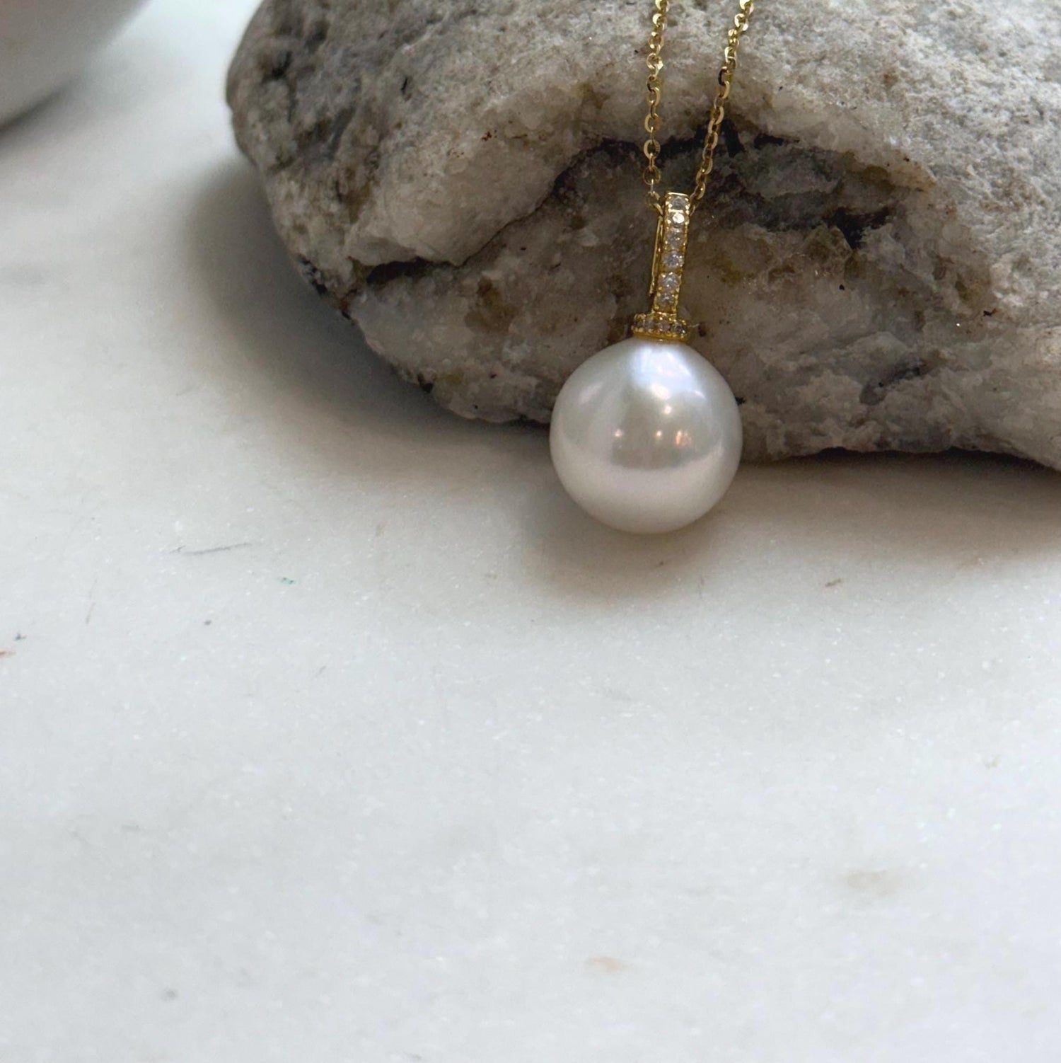 white Edison Pearl stering silver pendant for her birthday