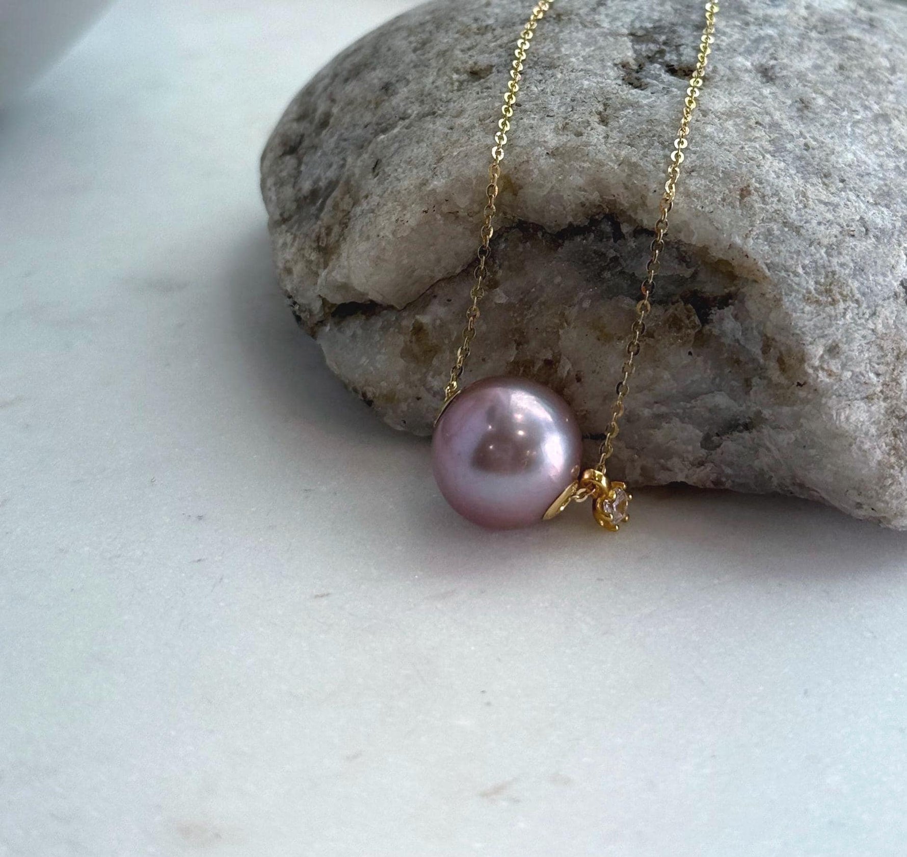 Elly’s Au750 18k Gold 13.3mm Edison rose Mauve Pearl Floating pendant:Extreme luster mirrored, S925 silver chain with little drop.