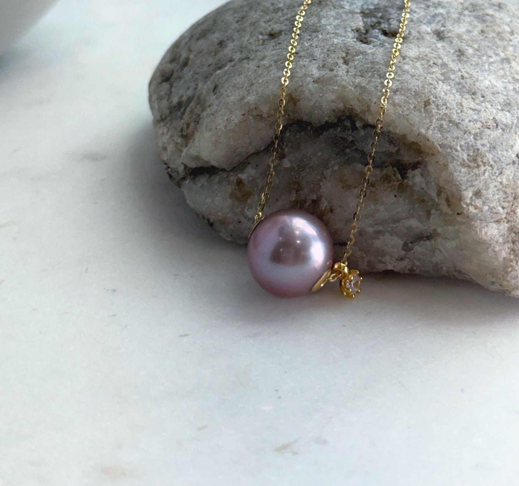 Elly’s Au750 18k Gold 13.3mm Edison rose Mauve Pearl Floating pendant:Extreme luster mirrored, S925 silver chain with little drop.