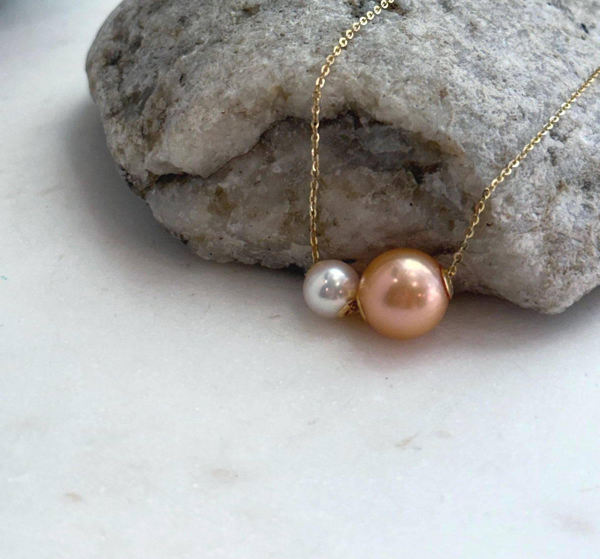 Elly’s Double Au750 18k Gold 7.5-11.3mm Akoya Ocean Edison Pearls Floating pendants:Extreme luster mirrored.
