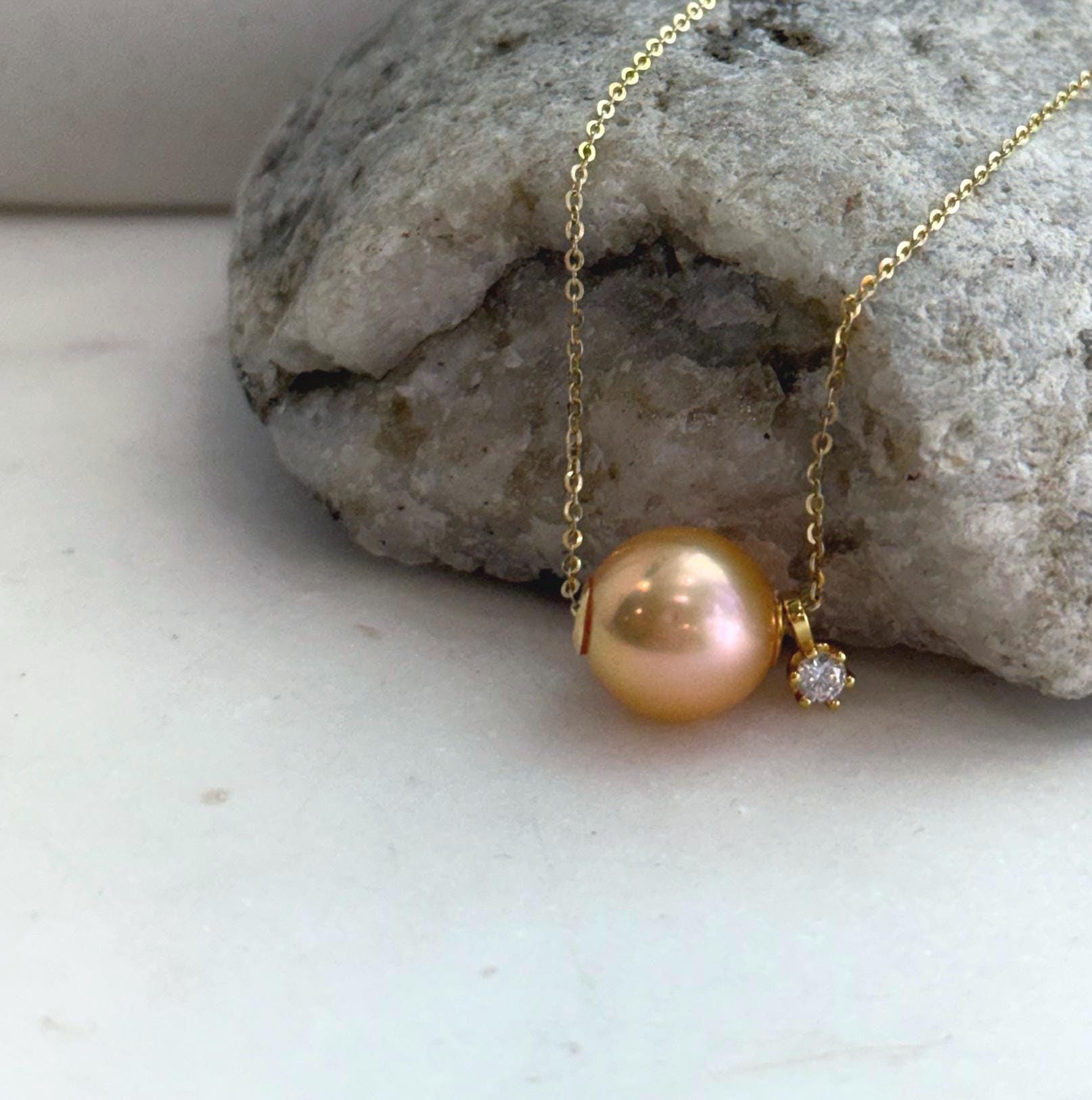 Elly’s Au750 18k Gold 11.2mm Edison Sunset peach gold Pearl Floating pendant:Extreme luster mirrored, S925 silver chain with little drop.
