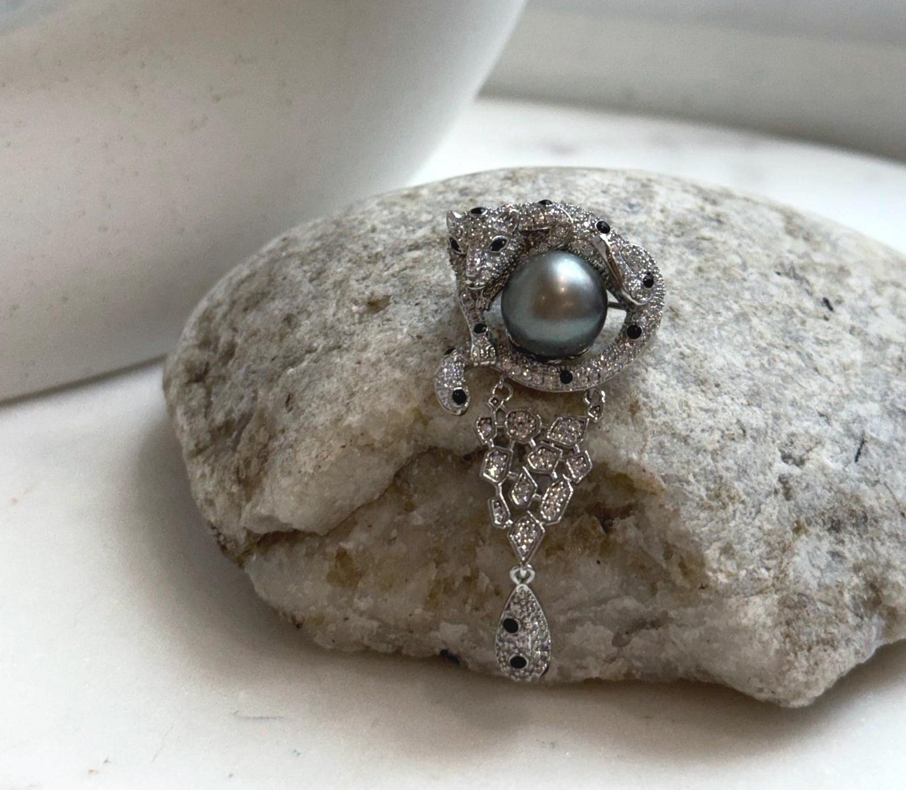 Elly’s Tahitian platinum Ocean Pearl Leopard Brooch pendant 2in1: Extreme luster mirrored, 10.2mm, 2.2x4.7cm, no chain.