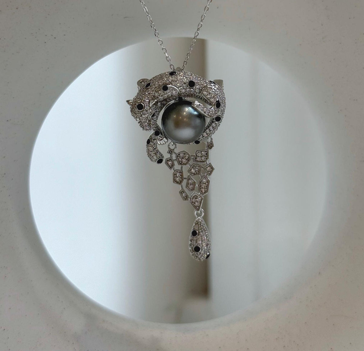 Elly’s Tahitian platinum Ocean Pearl Leopard Brooch pendant 2in1: Extreme luster mirrored, 10.2mm, 2.2x4.7cm, no chain.