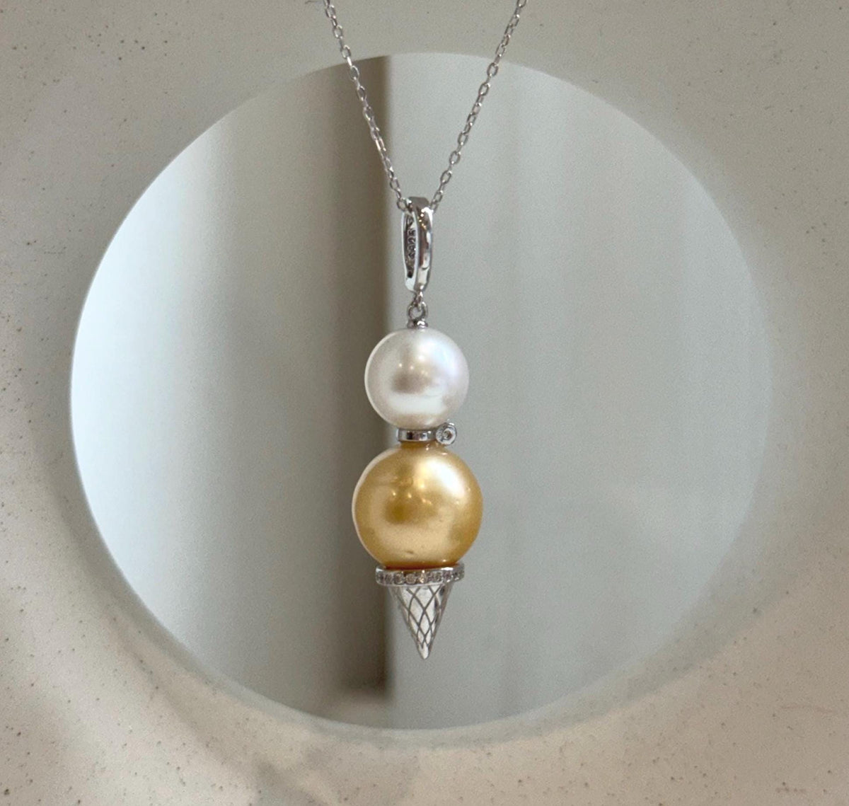 Elly’s Double Genius South sea golden ocean Edison white pearls Pendant: Extreme luster, 4.5cm high, s925 silver pendant.