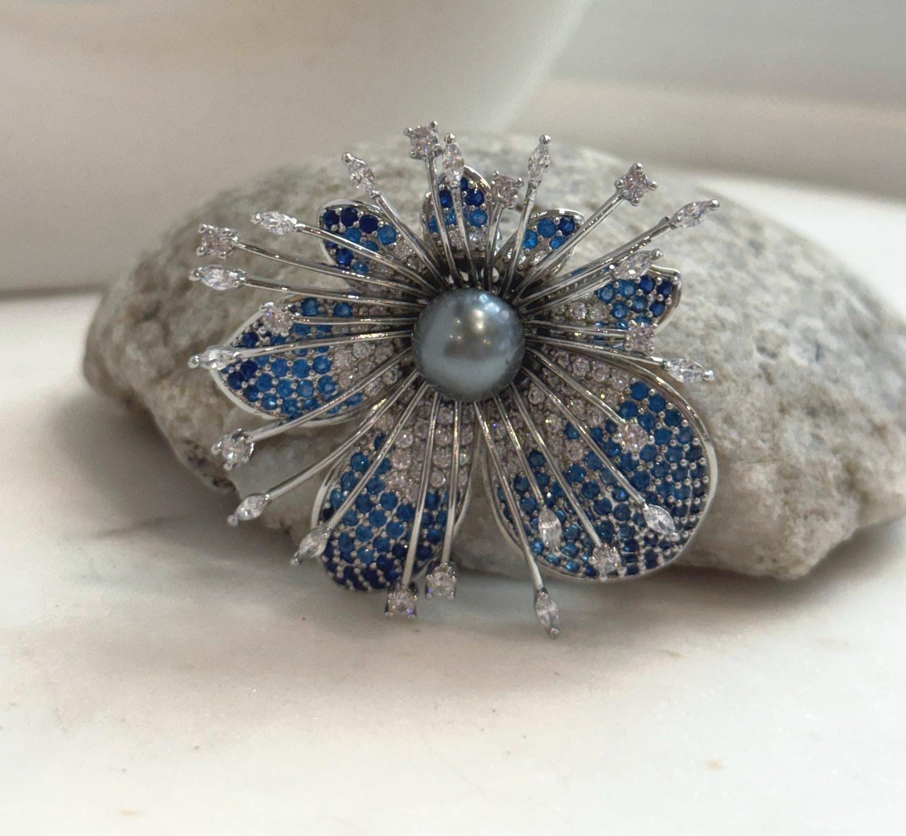 Elly’s Tahitian platinum Ocean Pearl Floral Brooch pendant 2in1: Extreme luster mirrored, 10.3mm, 5cm dia, no chain.