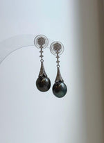 Elly’s 10mm Tahitian Peacock green hunter ocean Pearls Cool Earrings: Extreme luster Mirrored, 3.7cm high, S925 silver earrings.