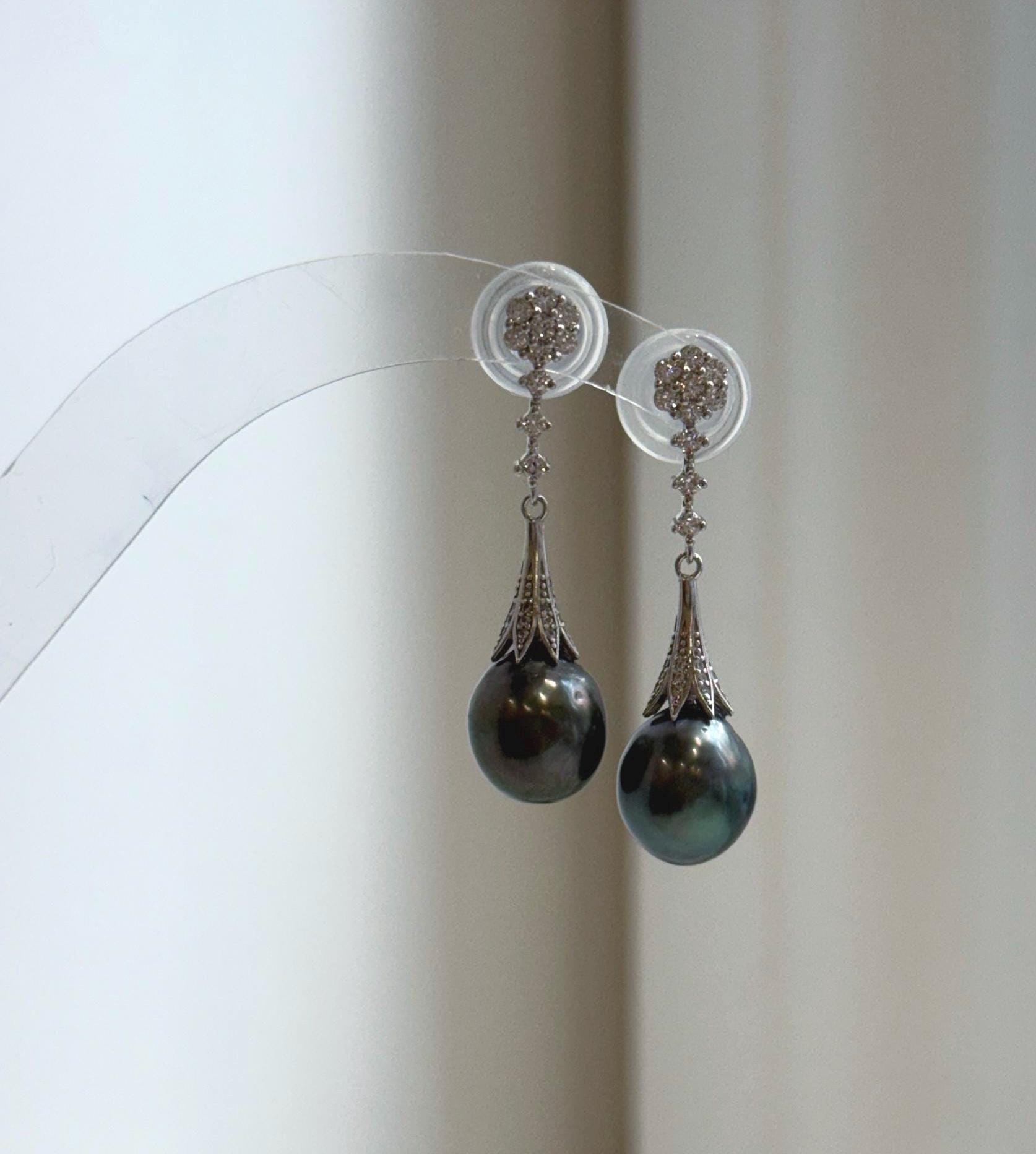 Elly’s 10mm Tahitian Peacock green hunter ocean Pearls Cool Earrings: Extreme luster Mirrored, 3.7cm high, S925 silver earrings.