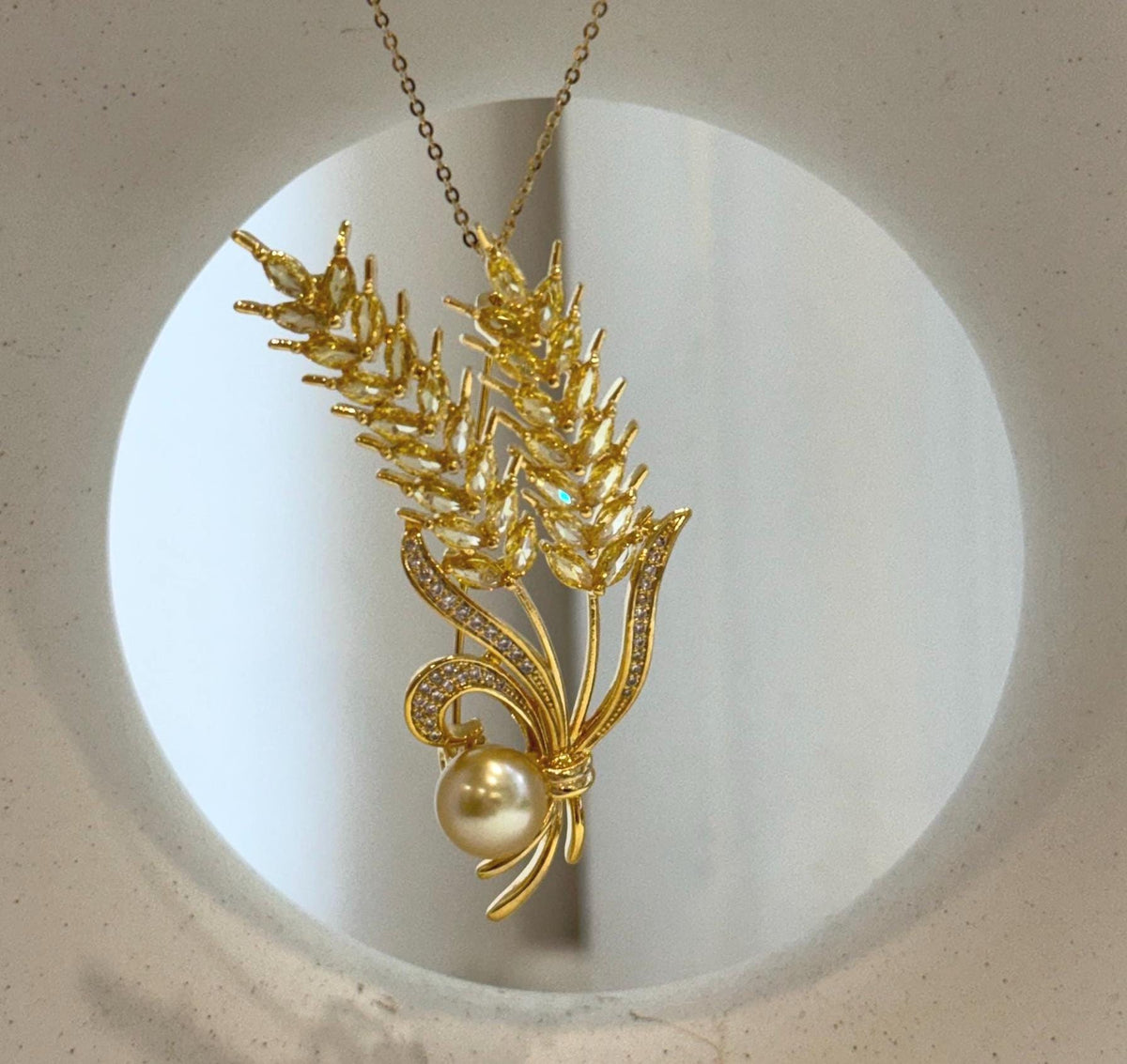 Elly’s Genius South Sea deep Golden Pearl Wheat Brooch Pendant 2in1: 8.8mm, extreme luster mirrored, 3.2x6cm. No chain
