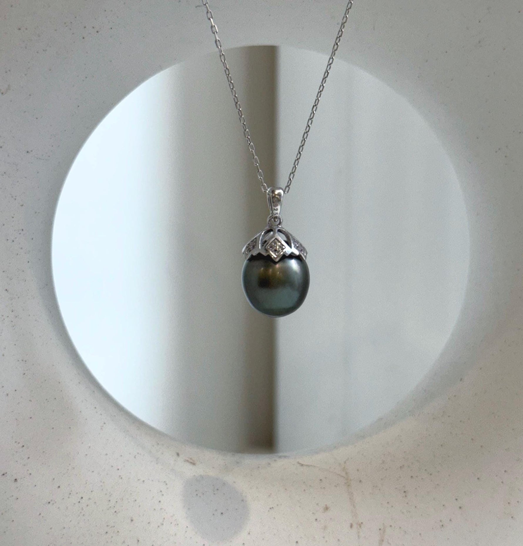 Elly’s 11.6mm Genius Tahitian platinum hunter Ocean Pearl Pendant: Extreme luster mirrored, 2.1cm high, S925 silver pendant.