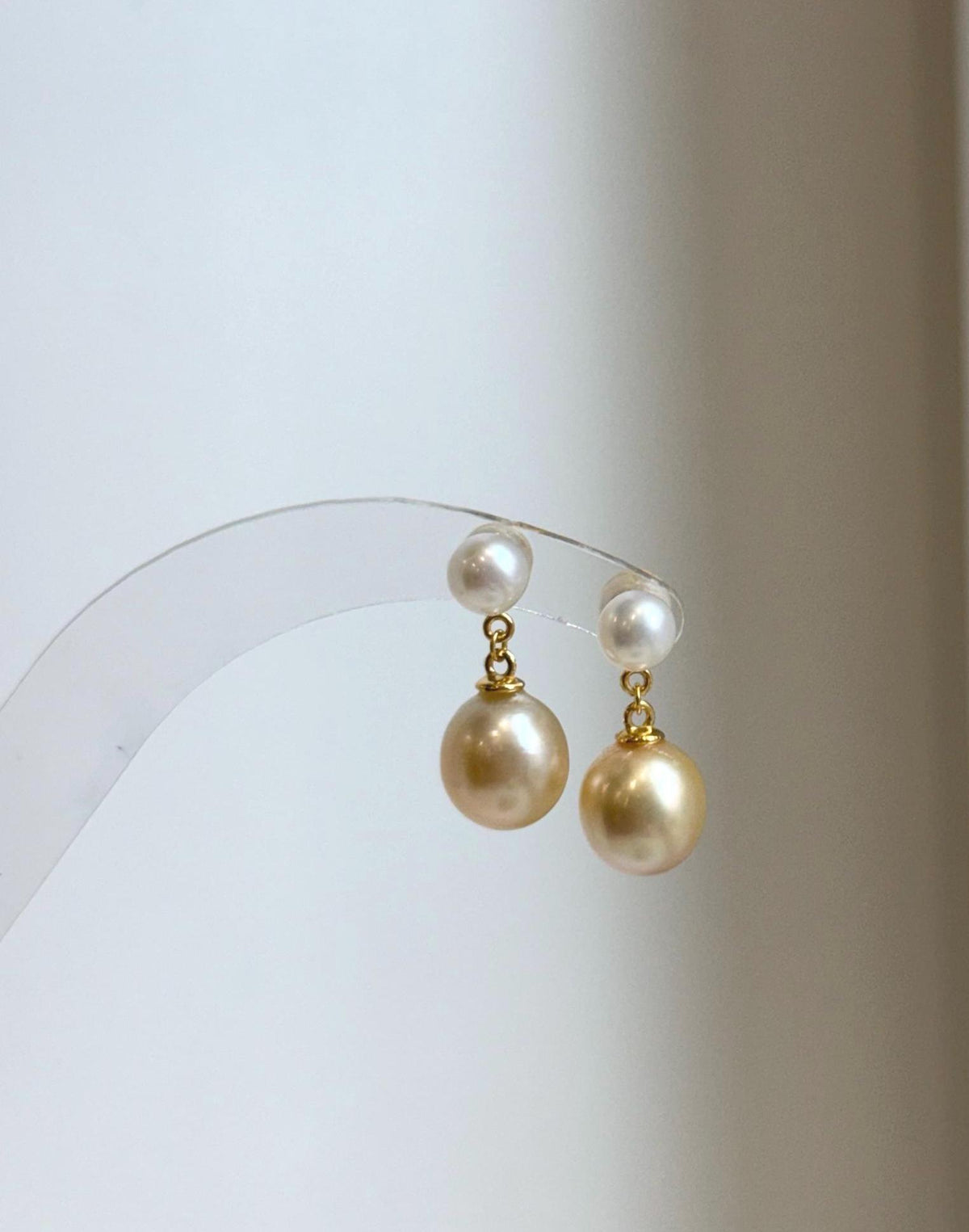 Elly’s 5.7-9.4mm South sea golden ocean White freshwater Pearls Earrings: Extreme luster Mirrored, 2.2cm high, S925 silver earrings.