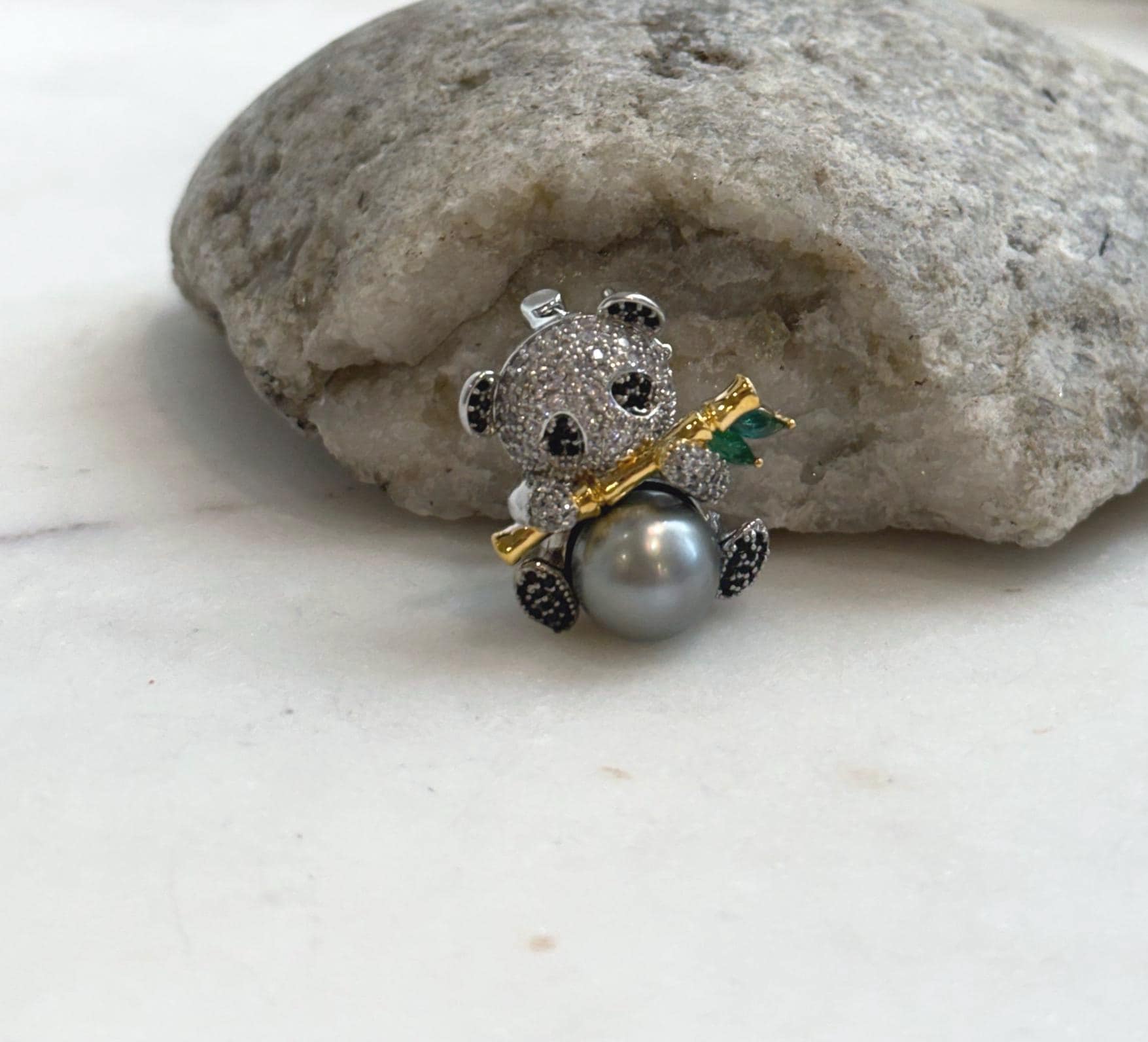 Elly’s 10.4mm Tahitian platinum Ocean Panda Brooch Pendant 2in1: Extreme Luster mirrored, 2.2x2.3cm