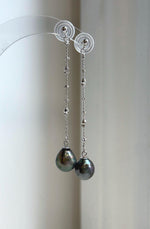 Elly’s 9.9mm Tahitian Peacock green ocean pearls earrings chandeliers: Extreme luster mirrored, 6.8cm high, s925 silver earrings.