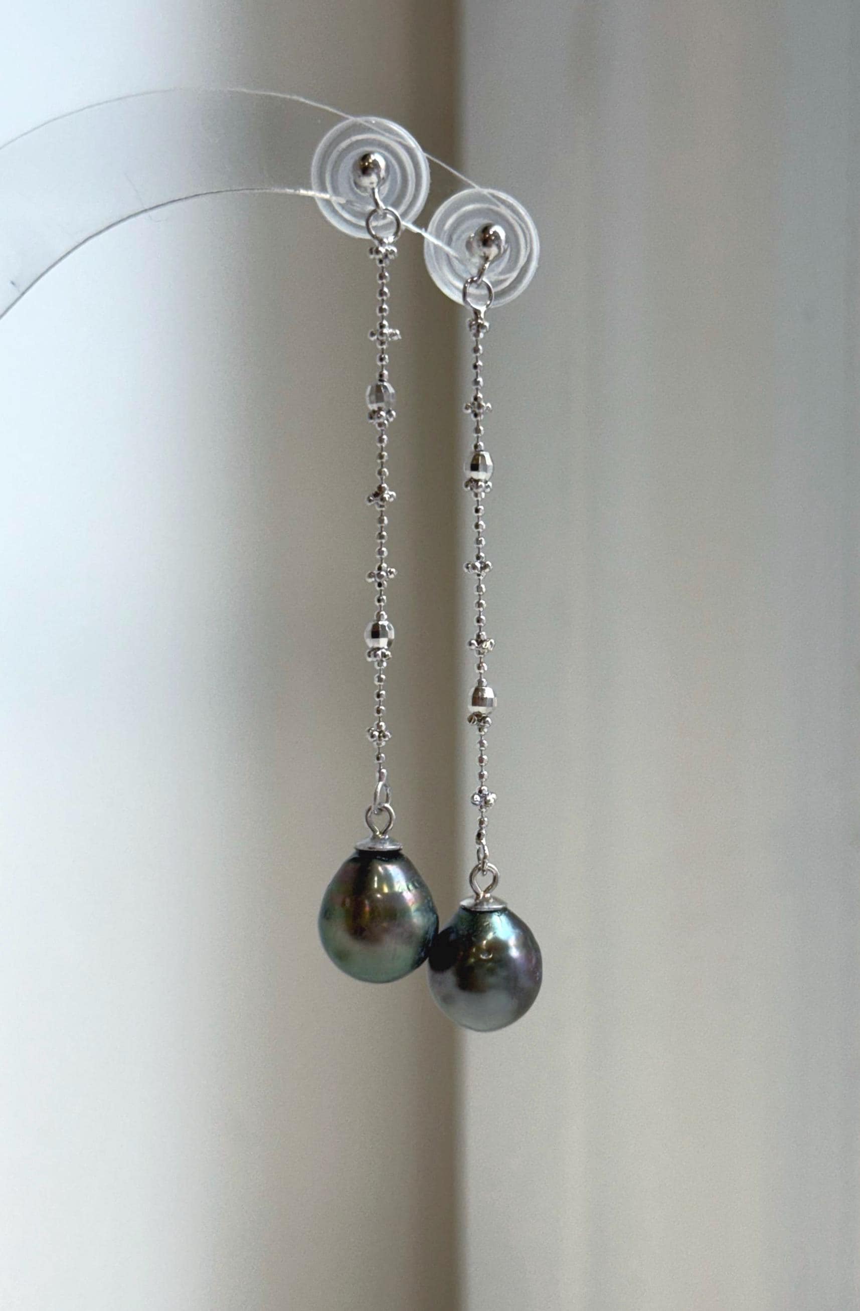 Elly’s 9.9mm Tahitian Peacock green ocean pearls earrings chandeliers: Extreme luster mirrored, 6.8cm high, s925 silver earrings.