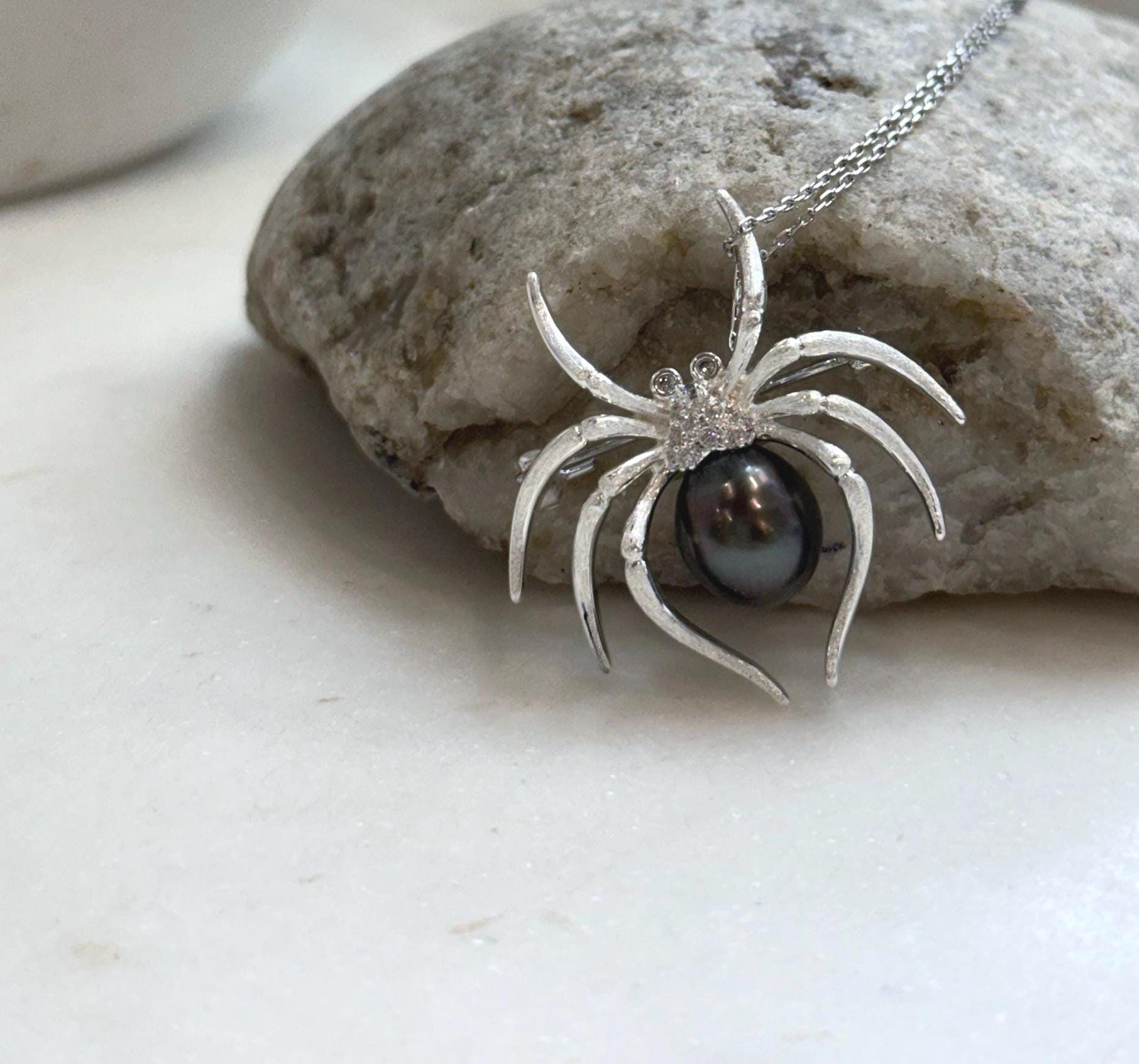 Elly’s 9.9mm Tahitian platinum Ocean Spider Brooch Pendant 2in1: Extreme Luster mirrored, 3.5x3.5cm