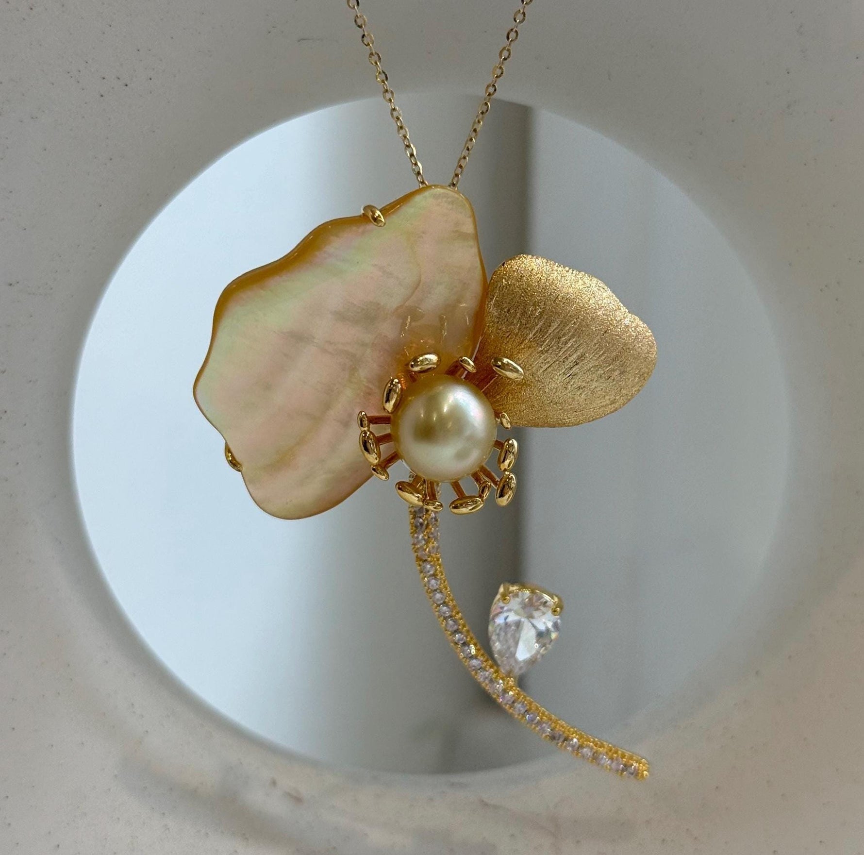 Elly’s Genius South Sea deep Golden Pearl Floral  Brooch Pendant 2in1: 9.2mm, extreme luster mirrored.