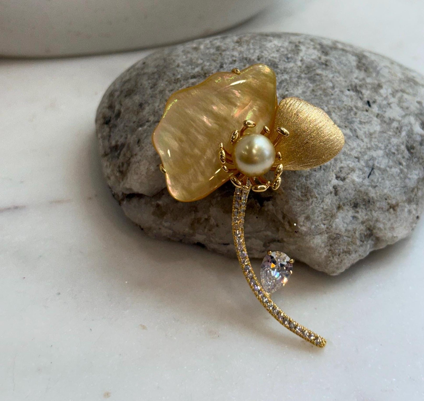 Elly’s Genius South Sea deep Golden Pearl fancy cool Floral  Brooch Pendant 2in1: 9.2mm, extreme luster mirrored.