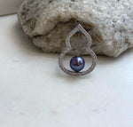 Elly’s purple Pearl Gourd Brooch pendant 2in1: Extreme luster mirrored, 8.8mm, 2.5x3.4cm
