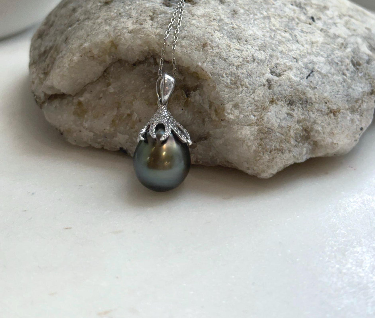 Elly’s 12.6mm Genius Tahitian platinum hunter Ocean Pearl Pendant: Extreme luster mirrored, 2.5cm high, S925 silver pendant.