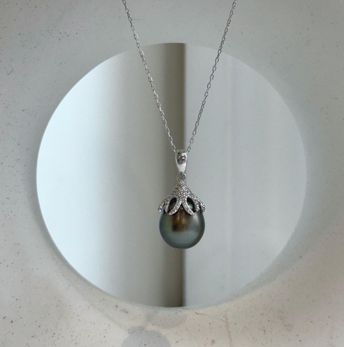 Elly’s 12.6mm Genius Tahitian platinum hunter Ocean Pearl Pendant: Extreme luster mirrored, 2.5cm high, S925 silver pendant.