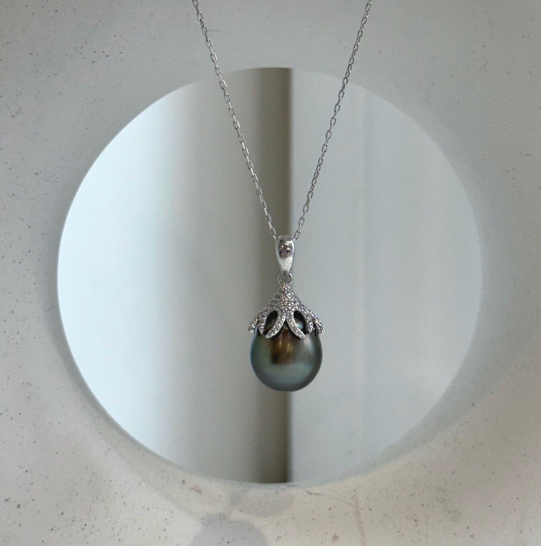 Elly’s 12.6mm Genius Tahitian platinum hunter Ocean Pearl Pendant: Extreme luster mirrored, 2.5cm high, S925 silver pendant.