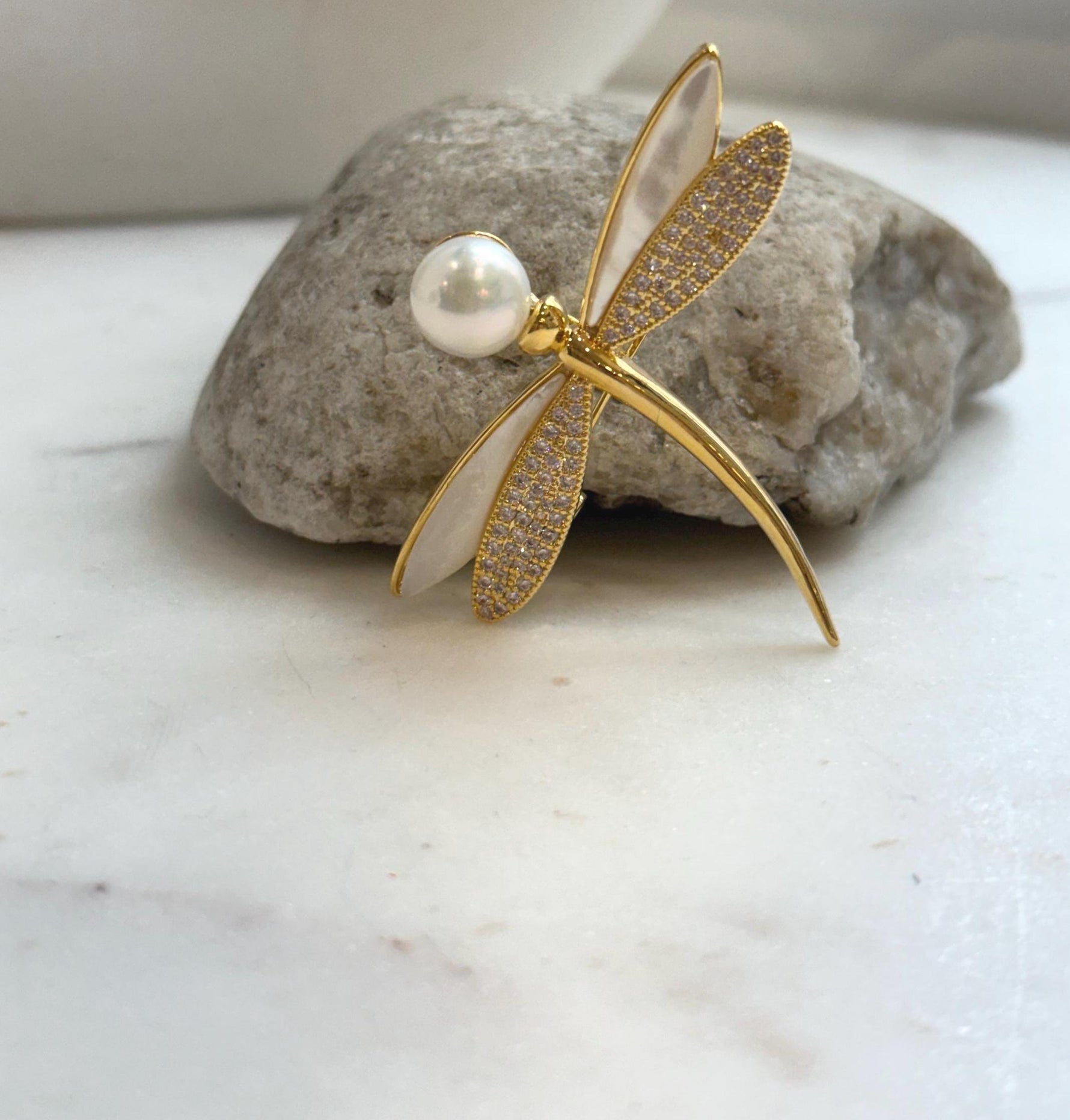 Elly’s 9.9mm white Edison Pearl Dragonfly Brooch pendant 2in1: Extreme luster mirrored pearl cool fancy brooch