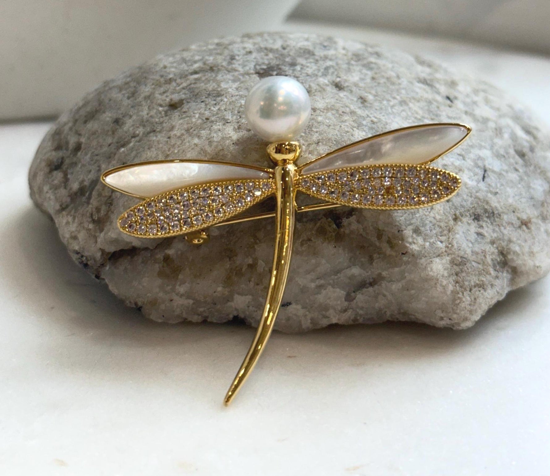 Elly’s 9.9mm white Edison Pearl Dragonfly Brooch pendant 2in1: Extreme luster mirrored pearl cool fancy brooch