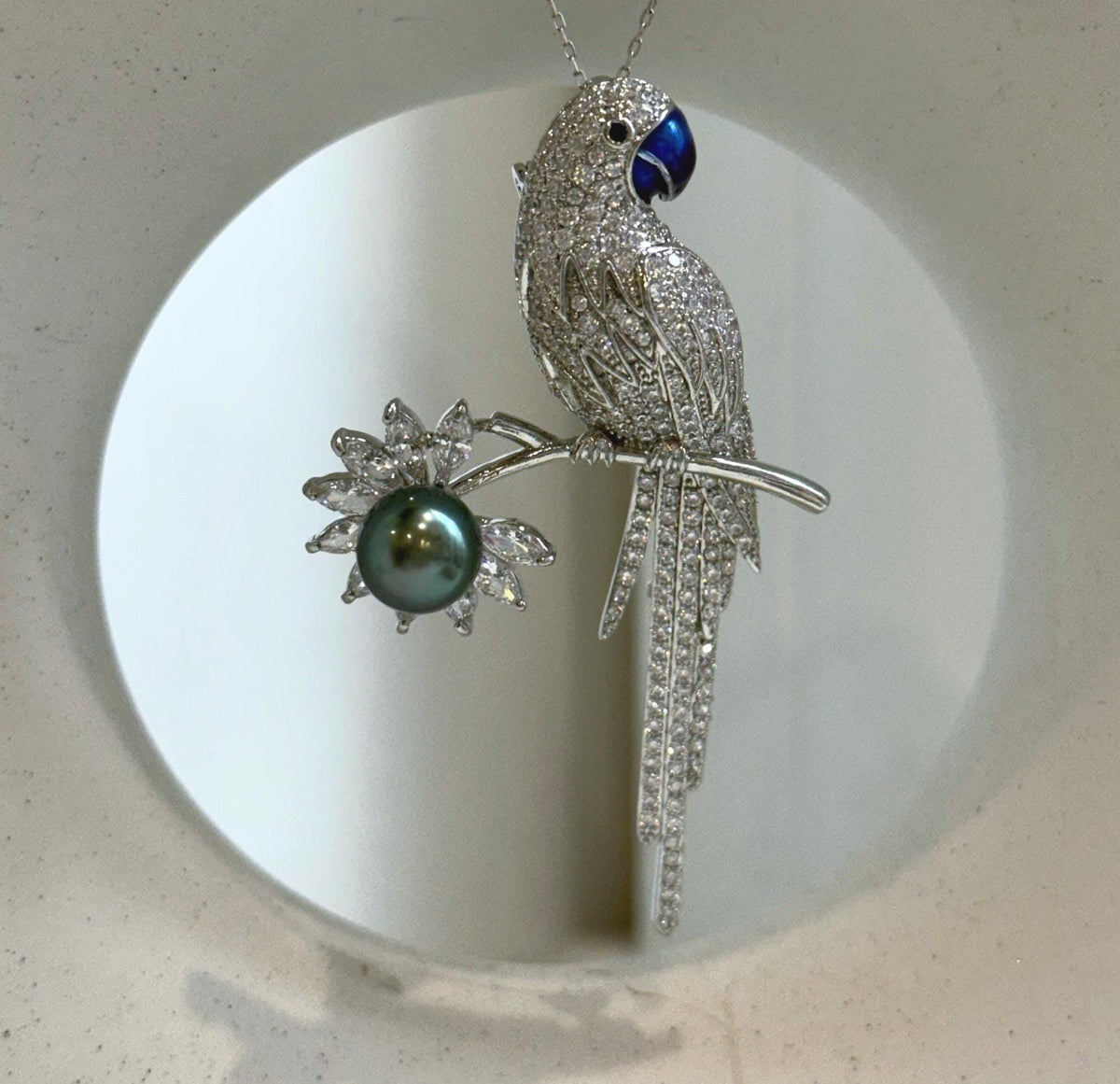 Elly’s 9.5mm Tahitian peacock green Ocean parrot Brooch Pendant 2in1: Extreme Luster mirrored, 4.2x7.3cm, no chain.