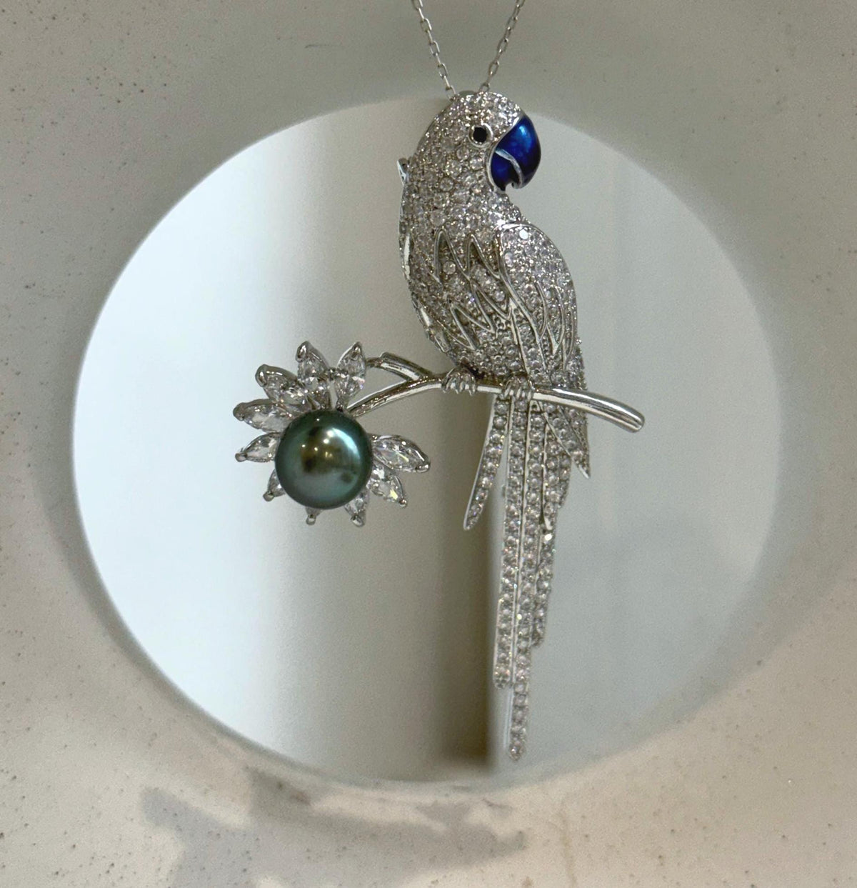 Elly’s 9.5mm Tahitian peacock green Ocean parrot Brooch Pendant 2in1: Extreme Luster mirrored, 4.2x7.3cm, no chain.