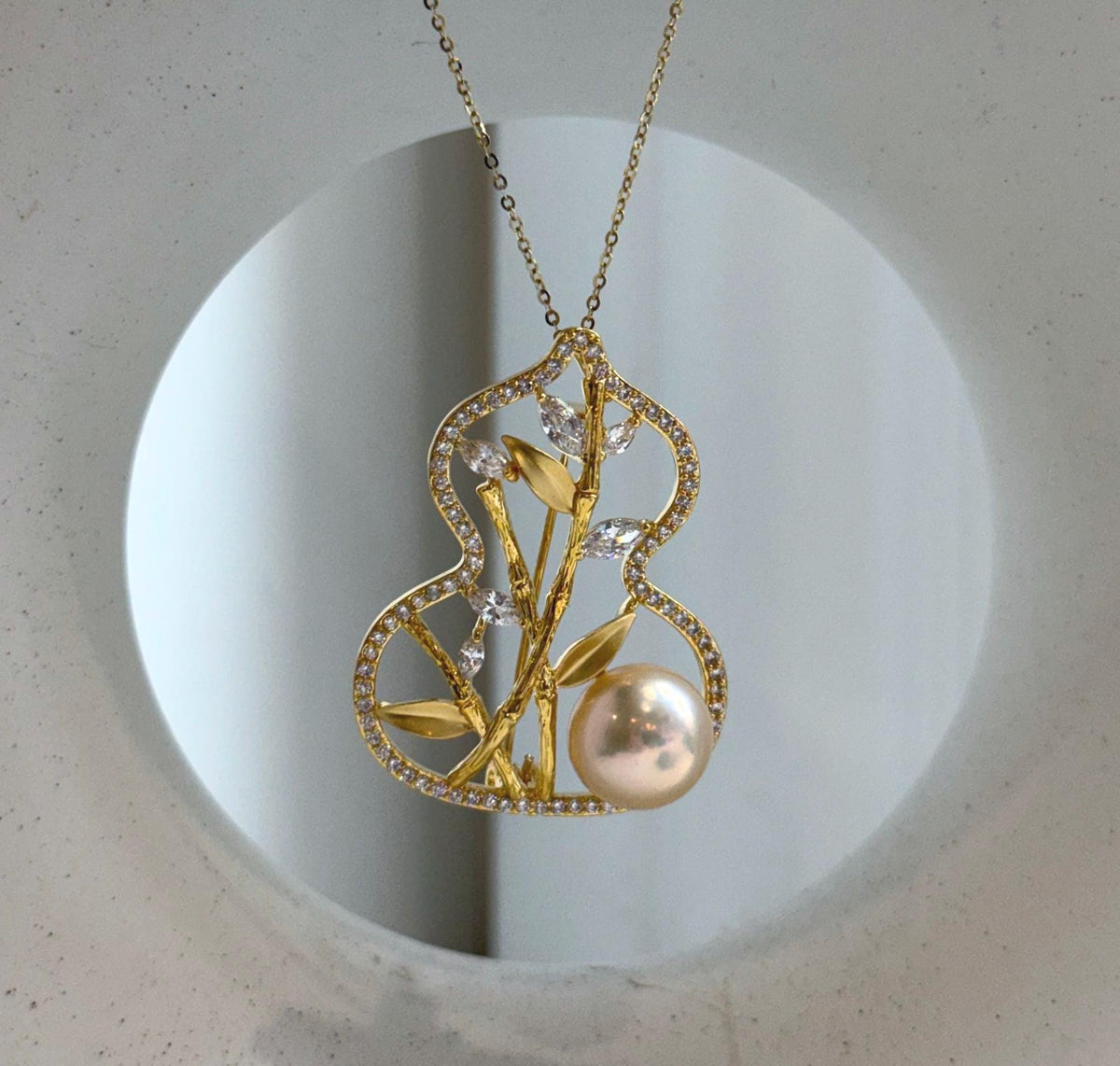 Elly’s 11.9mm Edison peach gold pearl Gourd brooch pendant 2in1: Extreme luster mirrored, 3x4cm.
